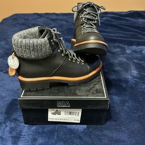 NWT - MIA hiking boots
